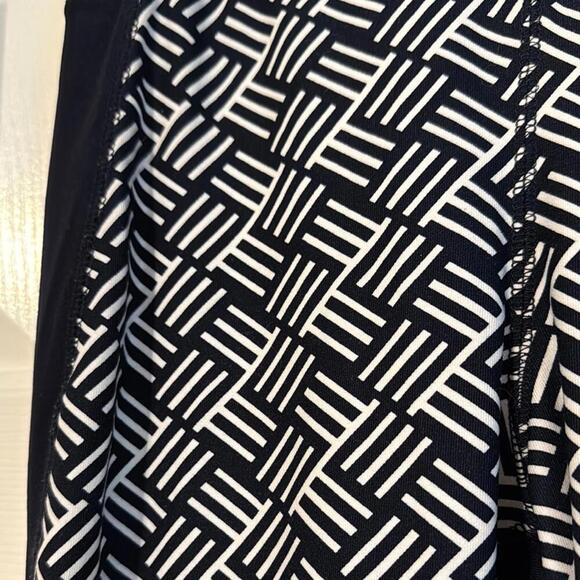 Stylish Capris by The Limited - Black and White Pattern - Picture 2 of 4
